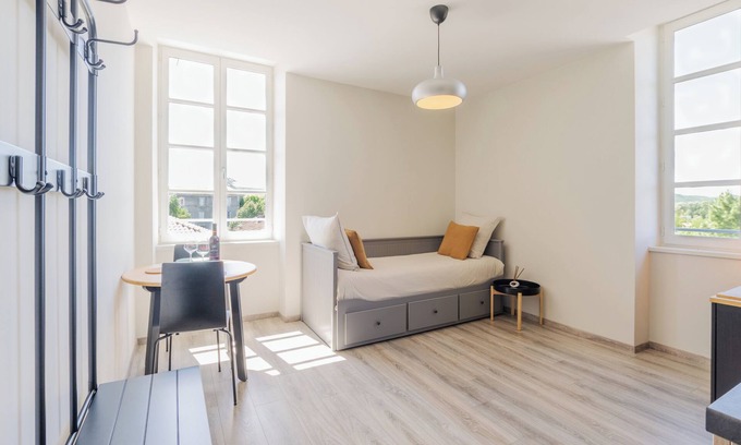 Ruoms Apartment | Apartment In A Hotel 'Chatus' with Wi-Fi and Air Conditioning