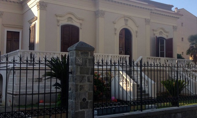 Sapri House | Apartment in a period villa, just a few steps from the sea