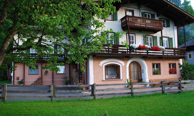 Lofer Apartment | Apartment in a quiet but very central location, pets, 5min. swimming pool