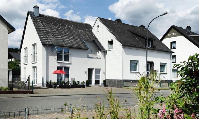 Lissendorf Apartment | Apartment in Eifel with Terrace and Nature