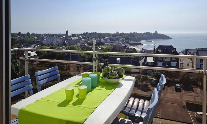 Saint-Quay-Portrieux Apartment | Apartment in St Quay near Seven Beaches
