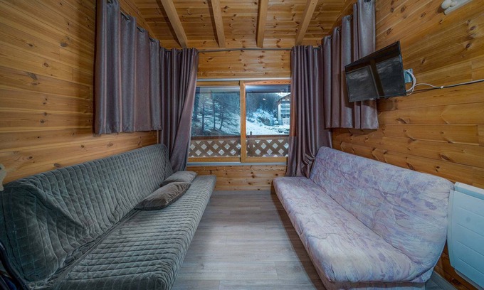 Allos Apartment | Apartment in French Alps near Ski Resort