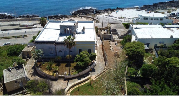 Porto Tricase Apartment | apartment in historic mansion by the sea rocky coast, hot tub m249