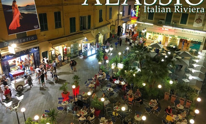 Alassio Apartment | Apartment in historical building, pedestrian area, full center, 6 beds Wifi