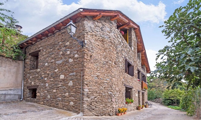 Isavarre Apartment | Apartment in Isavarre near Pyrenees Mountains