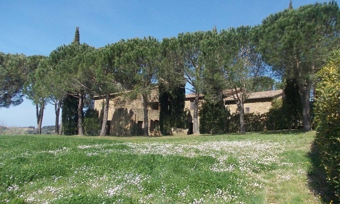 Casale Marittimo Apartment | Apartment in a country house on a hill overlooking the sea with a large park and swimming pool