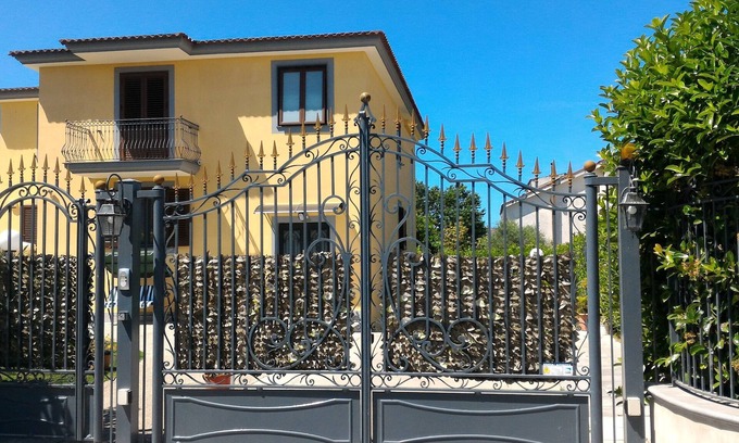 Sant'Antonio Abate Bed & Breakfast | Apartment in B & B Villa rosa