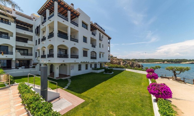 L'Escala Apartment | Apartment in L'Escala near Cala de la Creu