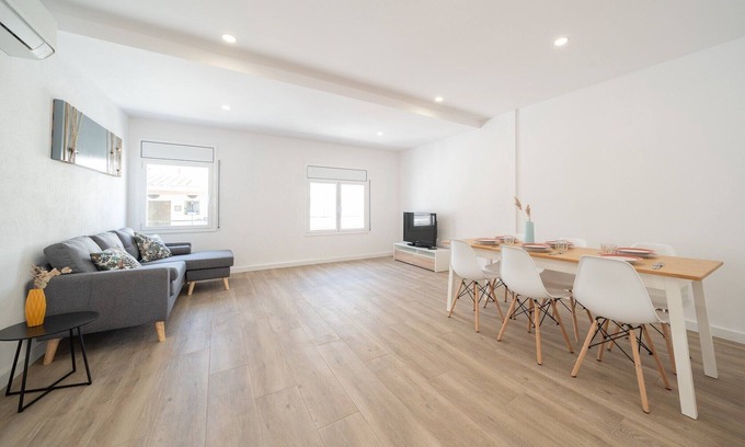 L'Escala Apartment | Apartment in L’Escala near Las Barcas Beach