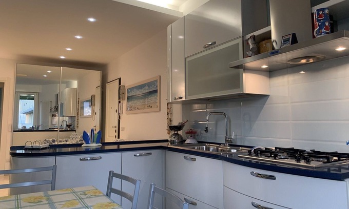 Marina di Massa Apartment | Apartment in Marina Di Massa with 2 bedrooms sleeps 5