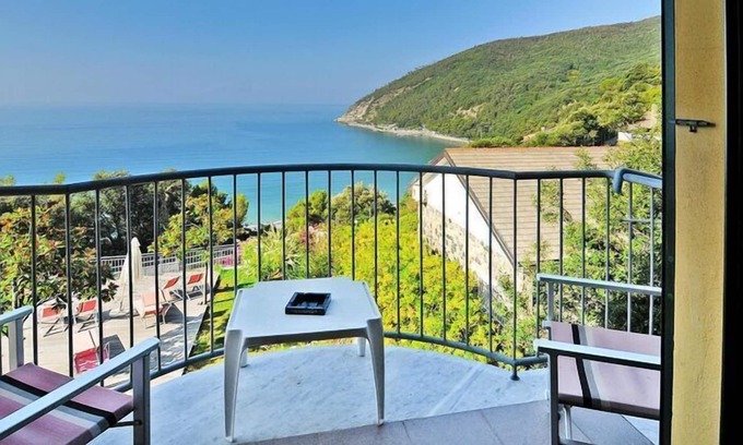 Moneglia Apartment | Apartment in Mongelia with garage