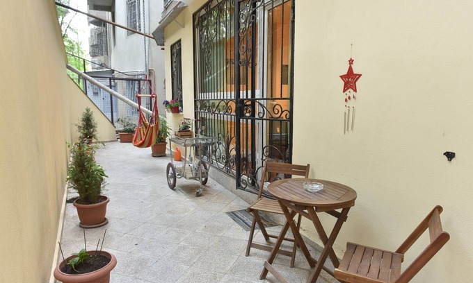 Sololaki Apartment | Apartment in old Tbilisi