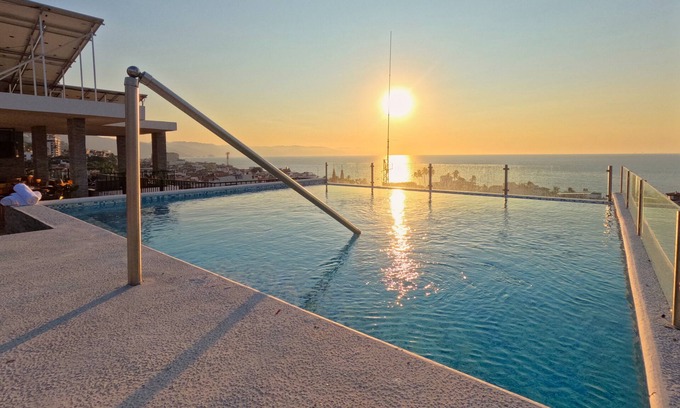 Colonia 5 de Diciembre Apartment | Apartment in Puerto Vallarta center, 6 people