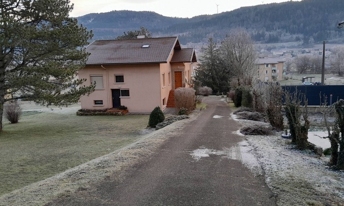 Martignat Apartment | Apartment in quiet house between lakes and fir trees