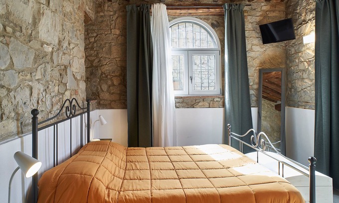 Villa A Sesta House | Apartment in renovated farmhouse in typical Chianti Tuscan village