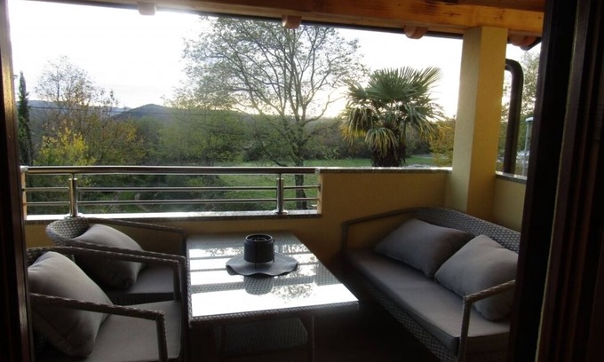 Grabri Apartment | Apartment in Roč with Balcony, Air condition, WIFI, Washing machine (4909-1)