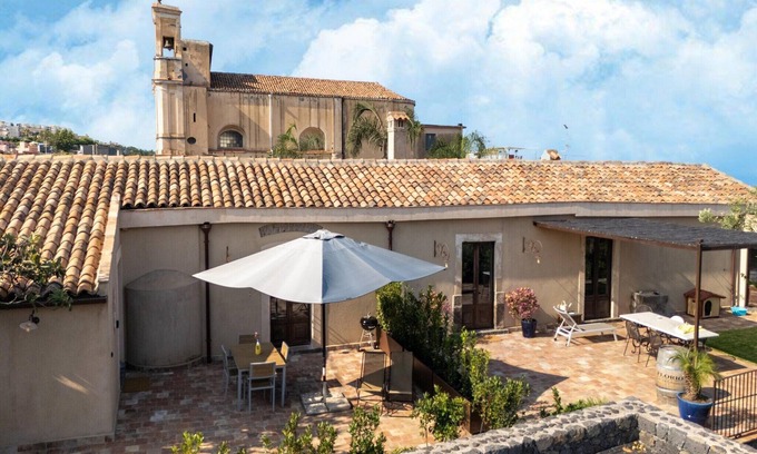 Acireale Apartment | Apartment in Sicily near Ski Slopes