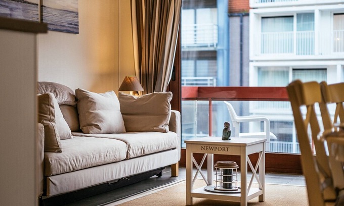 Sint-Idesbald Apartment | Apartment in St. Idesbald with Sea Views