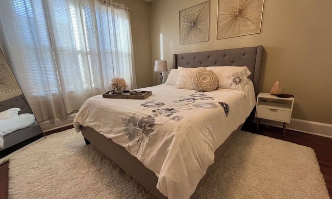 Historic Uptown Apartment | Apartment in St. Petersburg - Minutes from Downtown