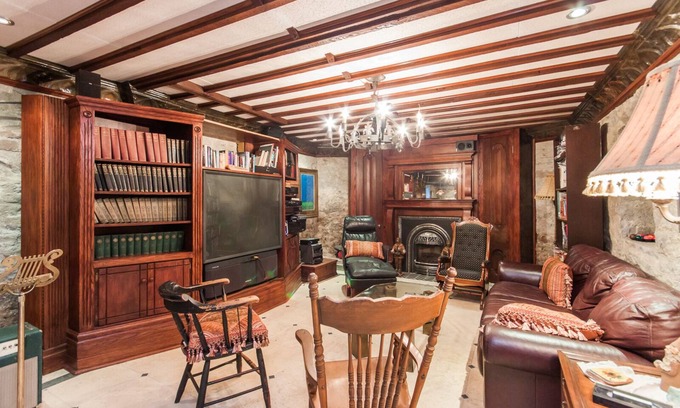Lytton Park Apartment | Apartment in Stone