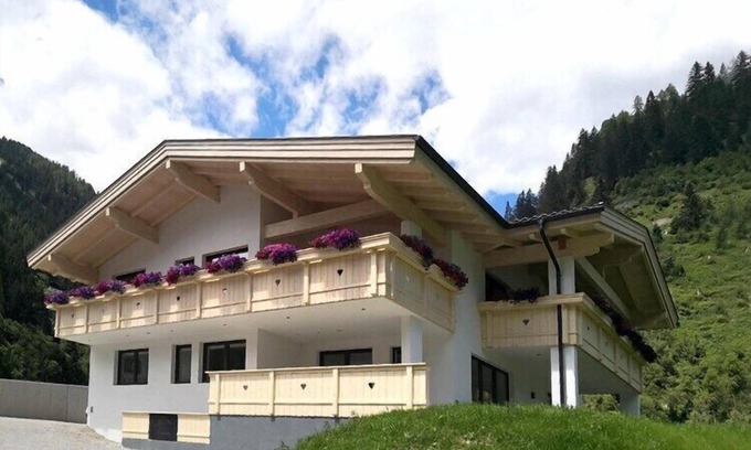 Neustift Im Stubaital Apartment | Apartment in Stubai Alps with SuperCard