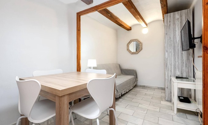 Old Town Apartment | Apartment in TGN historic center only 450m beach