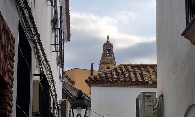 La Trinidad-San Juan y Todos los Santos Apartment | APARTMENT IN THE COURTYARD OF THE JUDERIA OF CORDOBA