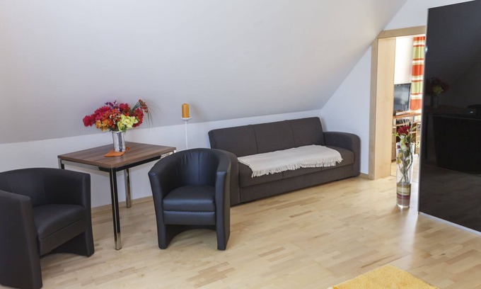 Tillmitsch Apartment | Apartment in Tillmitsch / Styria with balcony
