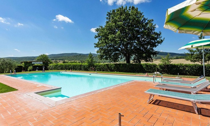 Casole d'Elsa Apartment | Apartment in Tuscany With Pool and Scenic Views