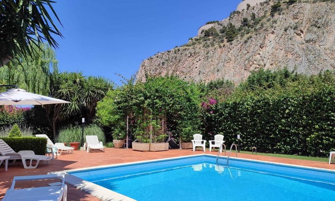 Palermo Apartment | Apartment in villa with swimming pool
