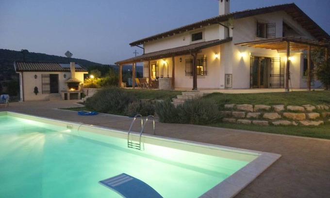 Ragusa Apartment | Apartment in villa with pool close to sea, countryside, in the area of "barocco"