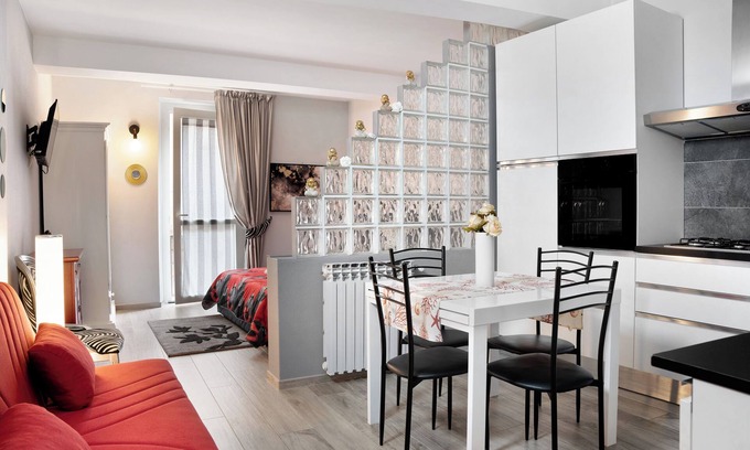 Piazza Apartment | Apartment 'Incantevole Loft Red Passion' with Balcony, Wi-Fi and Air Conditioning