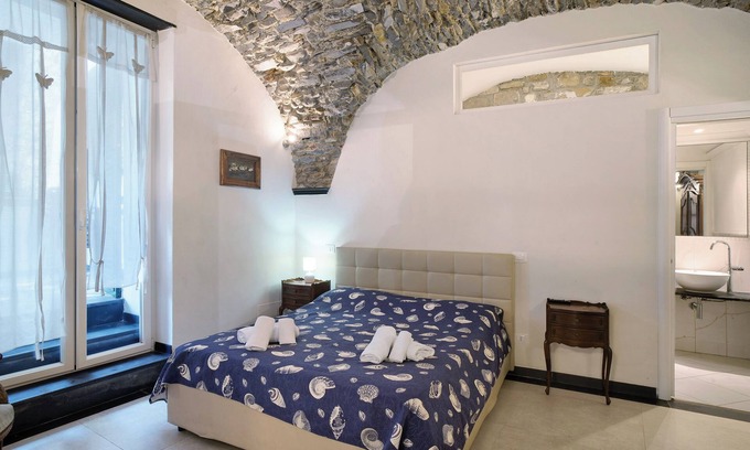Cervo Apartment | Apartment 'Inglese, Borgo Dei Pescatori' with Private Terrace, Balcony and Wi-Fi