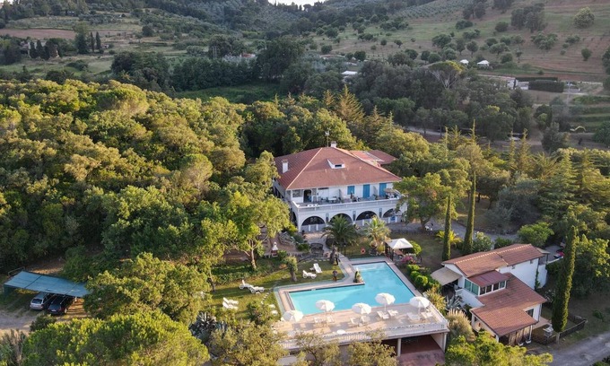 Campiglia Marittima Apartment | Apartment in Residence by the sea set in an amazing Park