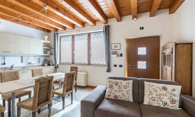 Colà Di Lazise Apartment | Apartment "Paolo" with Wi-Fi & A/C