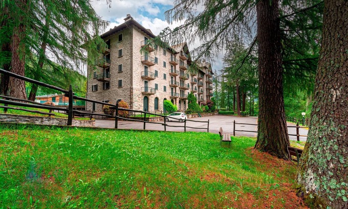 Chiesa in Valmalenco Apartment | Apartment 'Pineta' with Mountain View, Shared Garden and Wi-Fi
