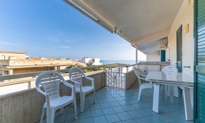 Casuzze Apartment | Apartment 'Vista Mare' with Sea View, Wi-Fi and Air Conditioning