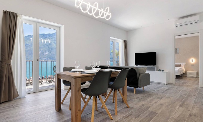 Limone sul Garda Apartment | Apartment 'Jacky's 1' with Lake View, Wi-Fi and Air Conditioning