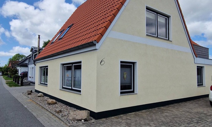 Norddeich Apartment | Apartment 'Janina' with Private Terrace, Balcony and Wi-Fi