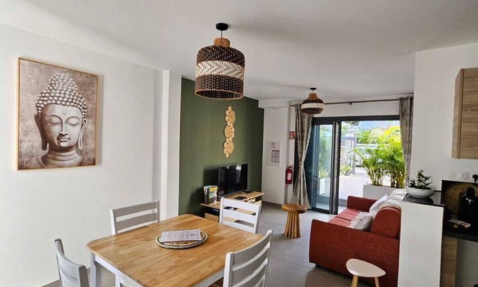 Saint-Pierre De La Reunion Apartment | Apartment Joly brise 3 in Terre Sainte near small beach/CHU