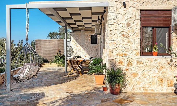 Kavallos Apartment | Apartment "Key" with Private Garden, Terrace & Wi-Fi