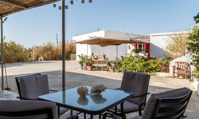 Tinos Town Apartment | Apartment 'Kleris 11 Tinos' with Mountain View, Wi-Fi and Air Conditioning
