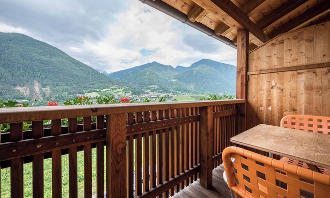 Bressanone Apartment | Apartment "Kreuzhof links" with Mountain View, Wi-Fi, Balcony & Garden
