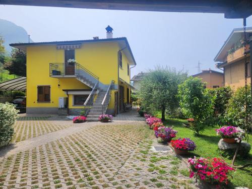 Lierna Apartment | Apartment L'ulivo lake view private road 5 kilometers from Varenna