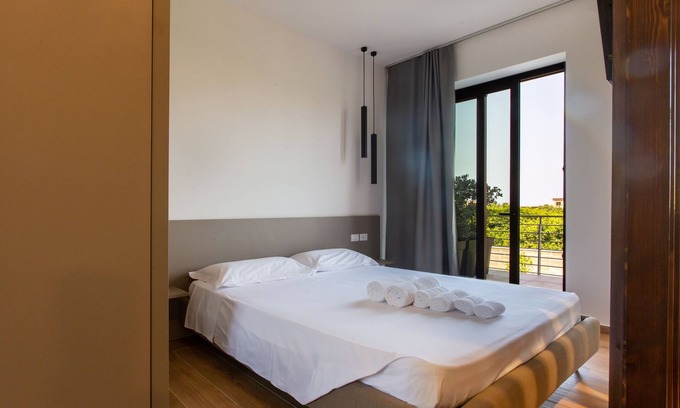 Capo d'Orlando Apartment | Apartment 'La Brisa Apartments - Tramontana' with Private Terrace, Wi-Fi and Air Conditioning