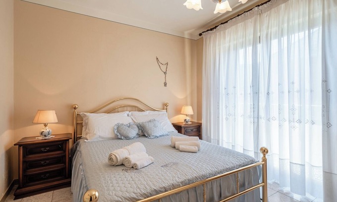 Nozanno Apartment | Apartment 'La Casa Di Roby' with Private Garden and Wi-Fi