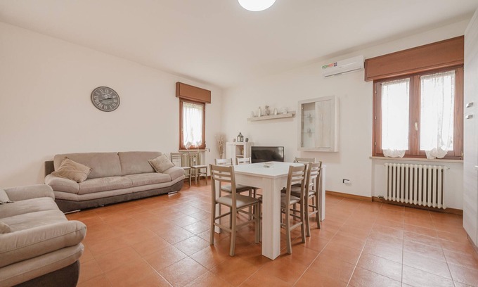 Rivoli Veronese Apartment | Apartment 'La Fenice' with Mountain View, Wi-Fi and Air Conditioning