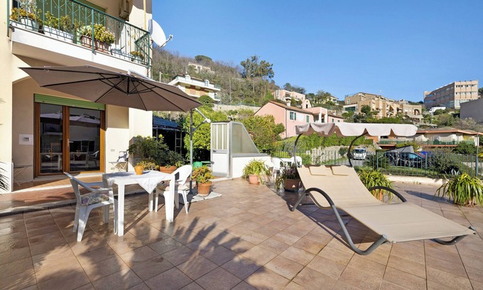 Finalborgo Apartment | Apartment La Terrazza di Elico with Garden & Wi-Fi