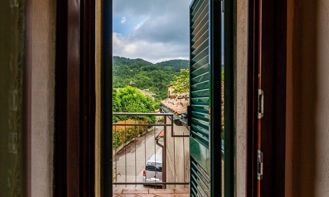 Roccatederighi Apartment | Apartment 'La Ventosa' with Balcony