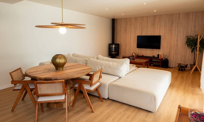 Guilhofrei House | Apartment 'Lago' with Lake View, Wi-Fi and Air Conditioning